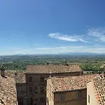 Camilla Montecosaro (Marche)