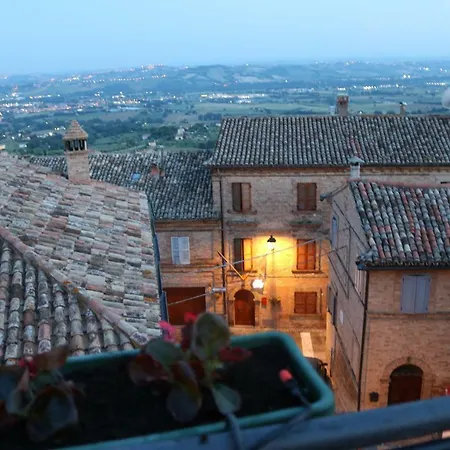 Camilla Pensionat Montecosaro (Marche)