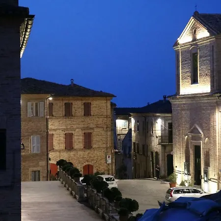 Camilla Pensionat Montecosaro (Marche)